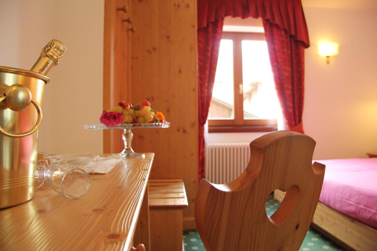 Hotel Lory Pinzolo Eksteriør bilde