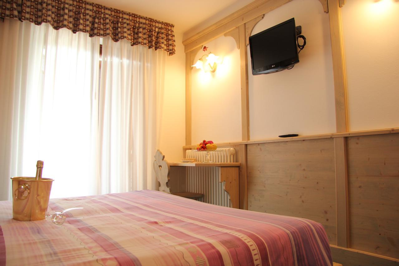 Hotel Lory Pinzolo Eksteriør bilde