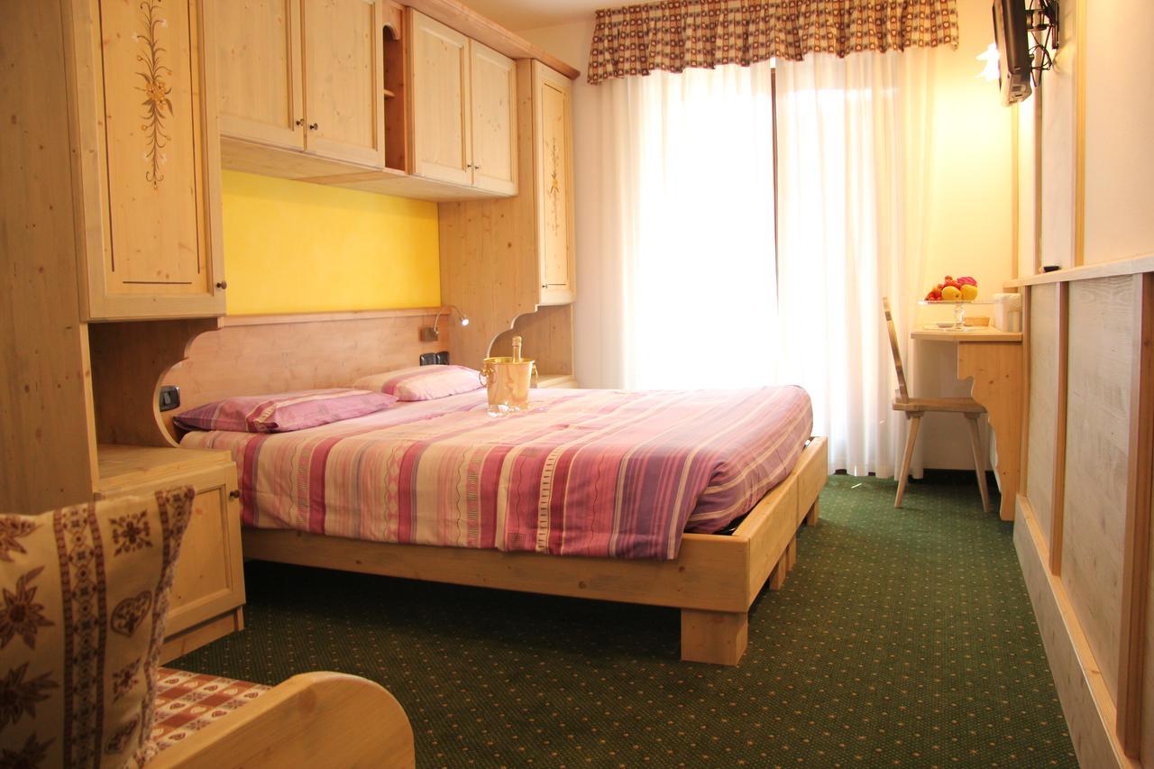 Hotel Lory Pinzolo Eksteriør bilde
